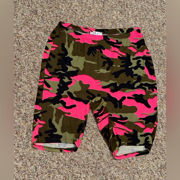 love J Pants - Women's Love J size 1X Pink and Green Camouflage Shorts, athletic shorts